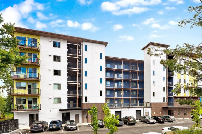820 32ND STREET - 6523